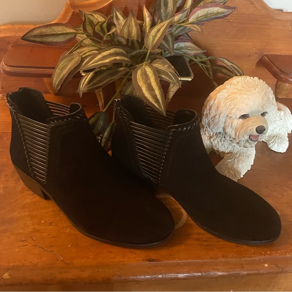 Vince Camuto Black Suede Boots Size 6.5 - Picture 1 of 4